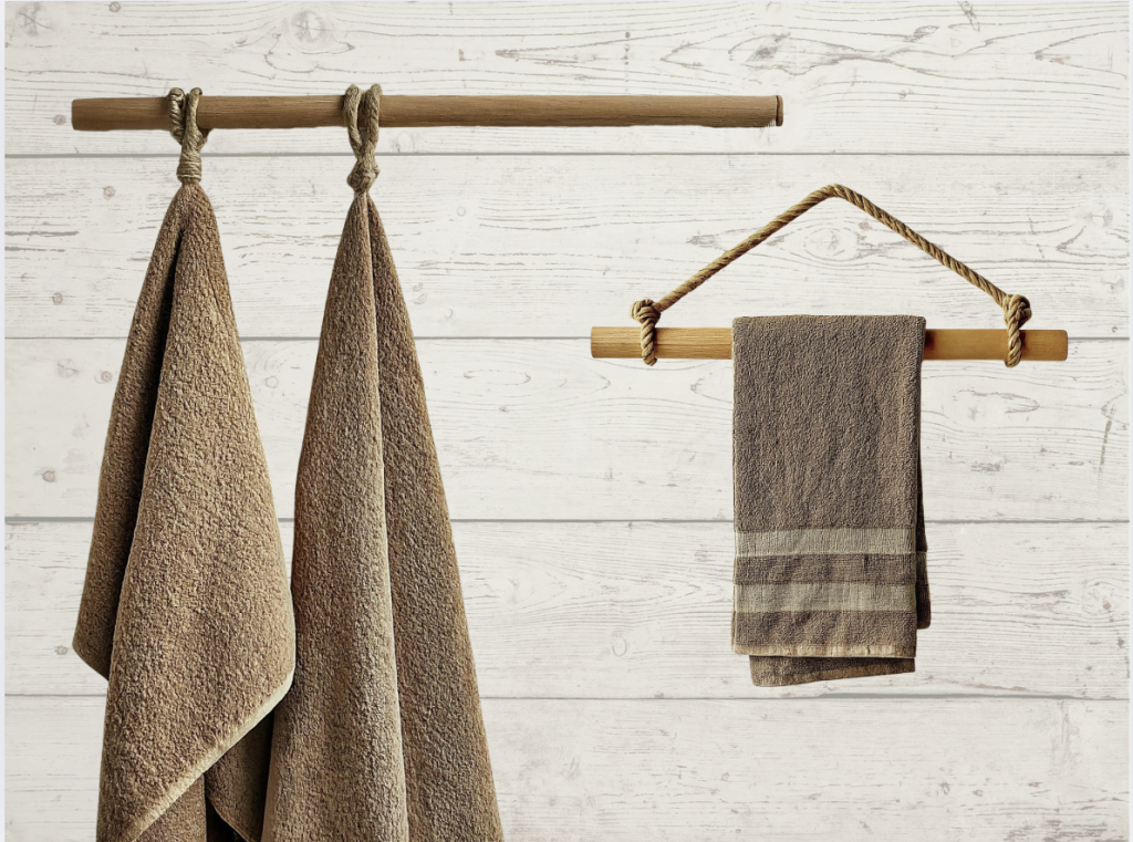 Naturalny wieszak na ręczniki wykonany z deski i liny jutowej